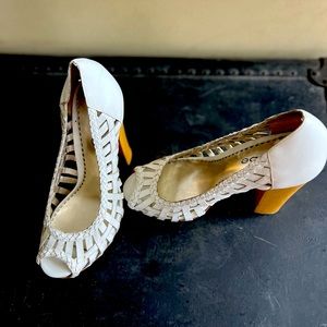 Bebe White high heel shoe size 8M